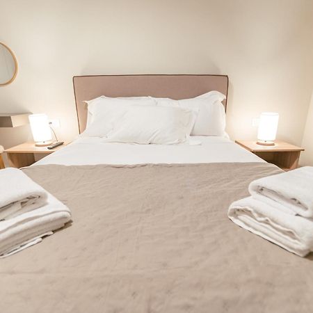Brand New Elegant Suite Platanion ภายนอก รูปภาพ