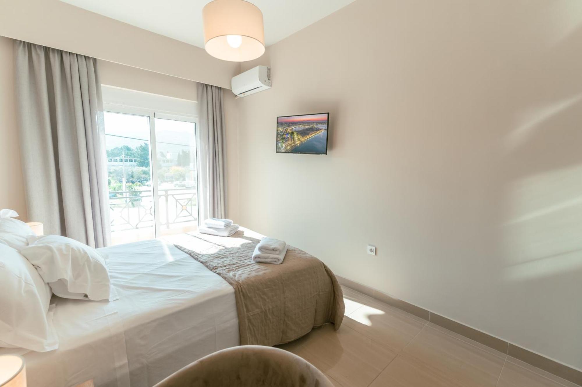 Brand New Elegant Suite Platanion ภายนอก รูปภาพ