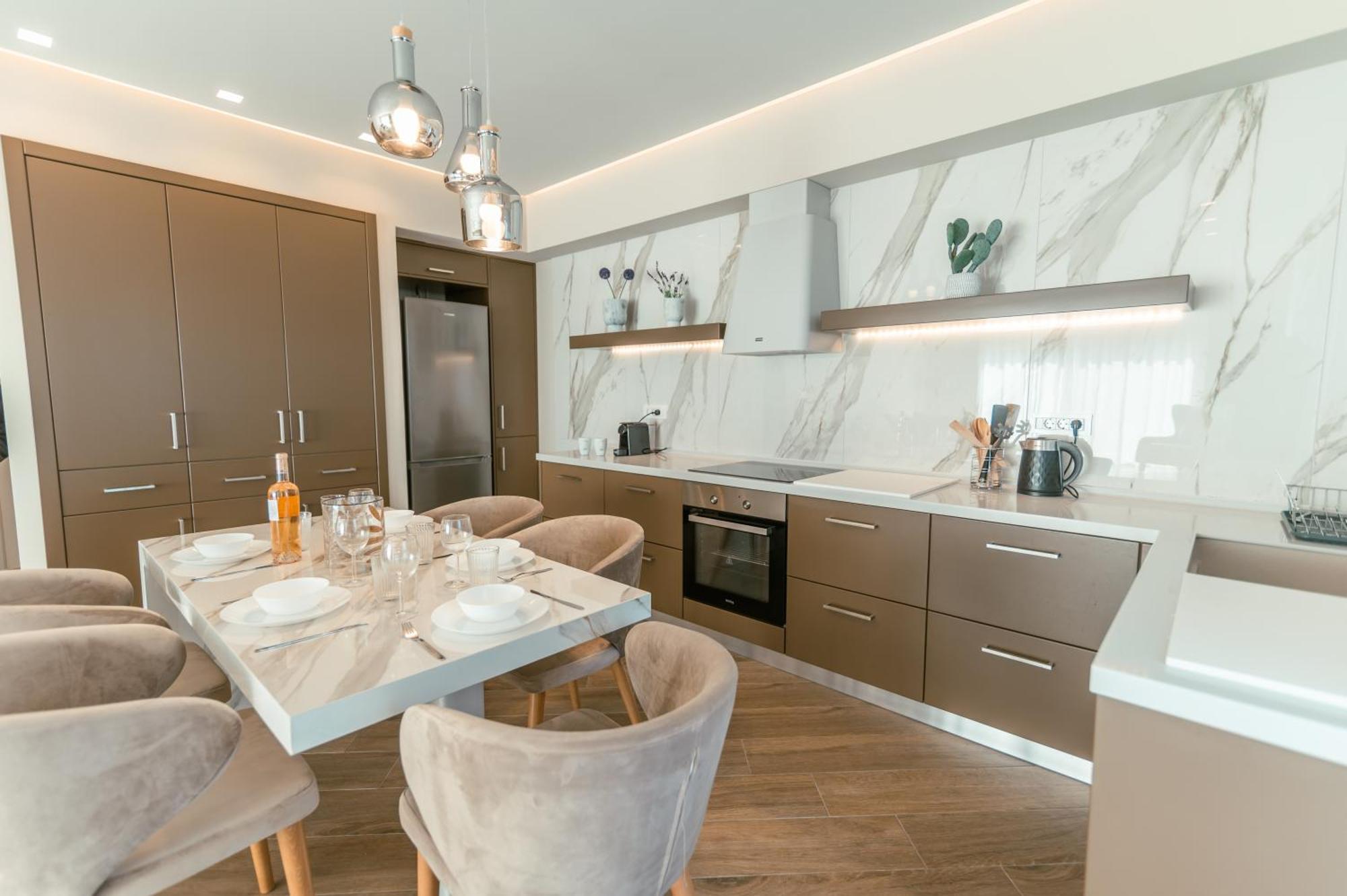 Brand New Elegant Suite Platanion ภายนอก รูปภาพ