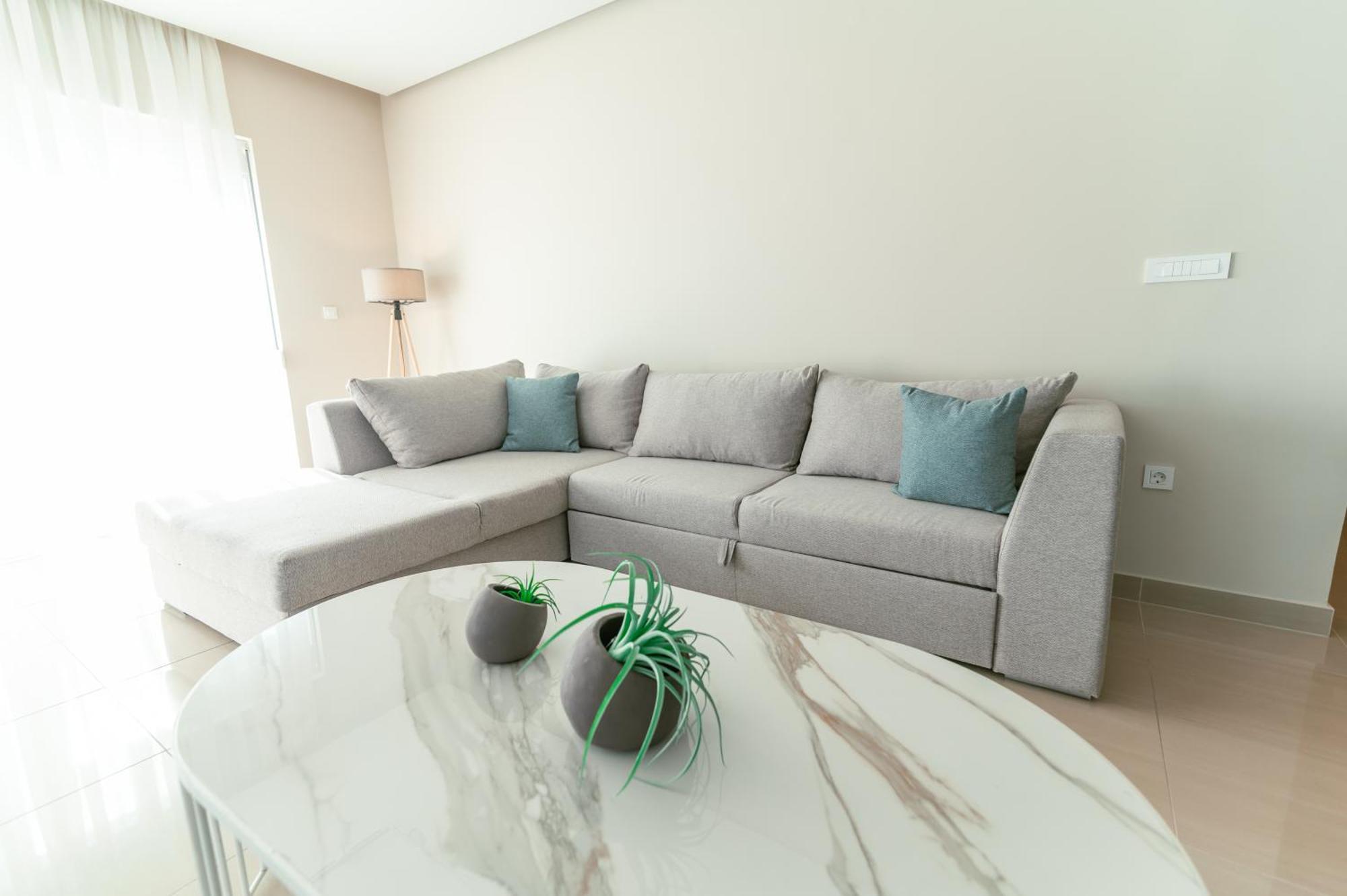 Brand New Elegant Suite Platanion ภายนอก รูปภาพ