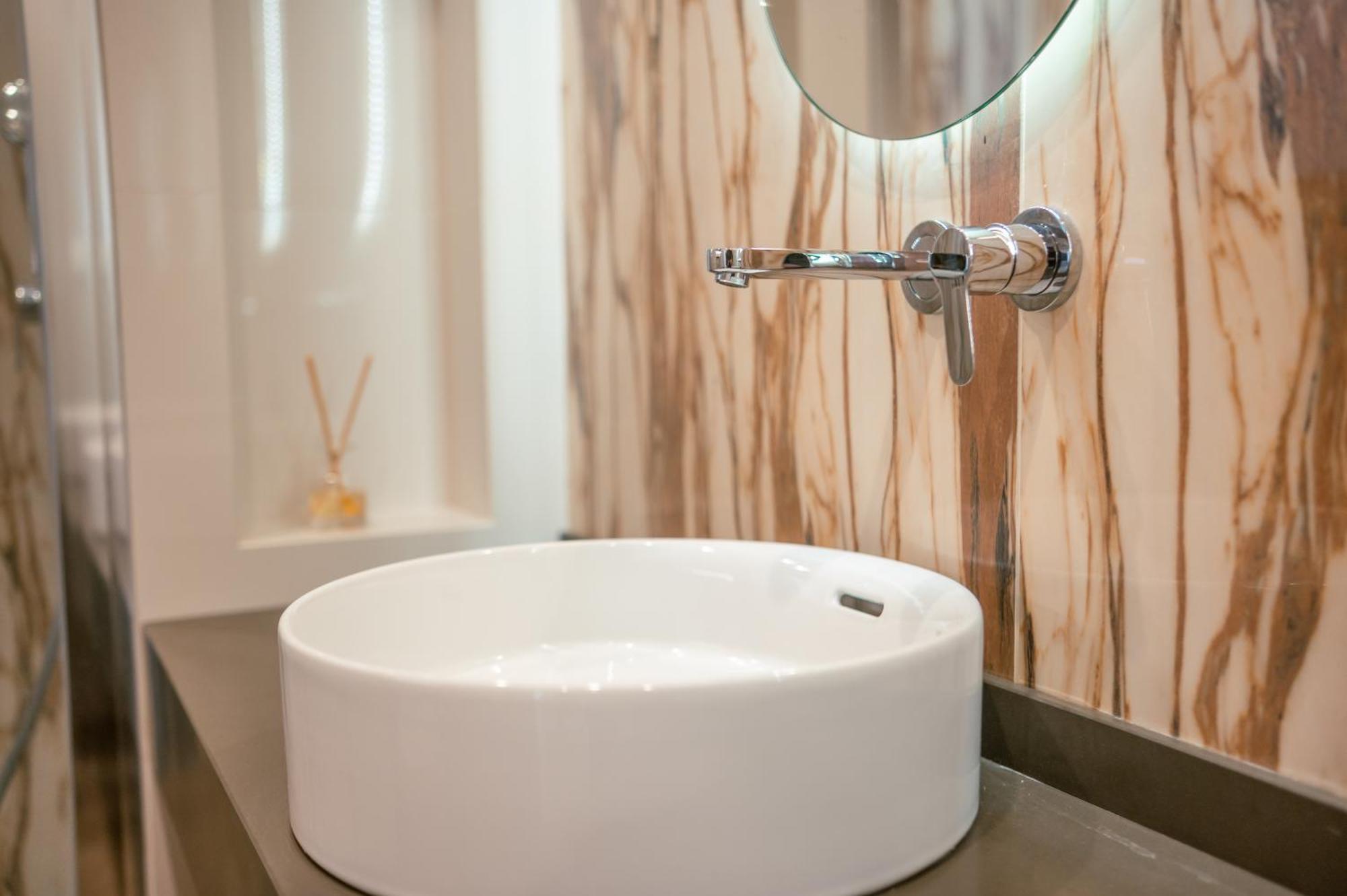 Brand New Elegant Suite Platanion ภายนอก รูปภาพ