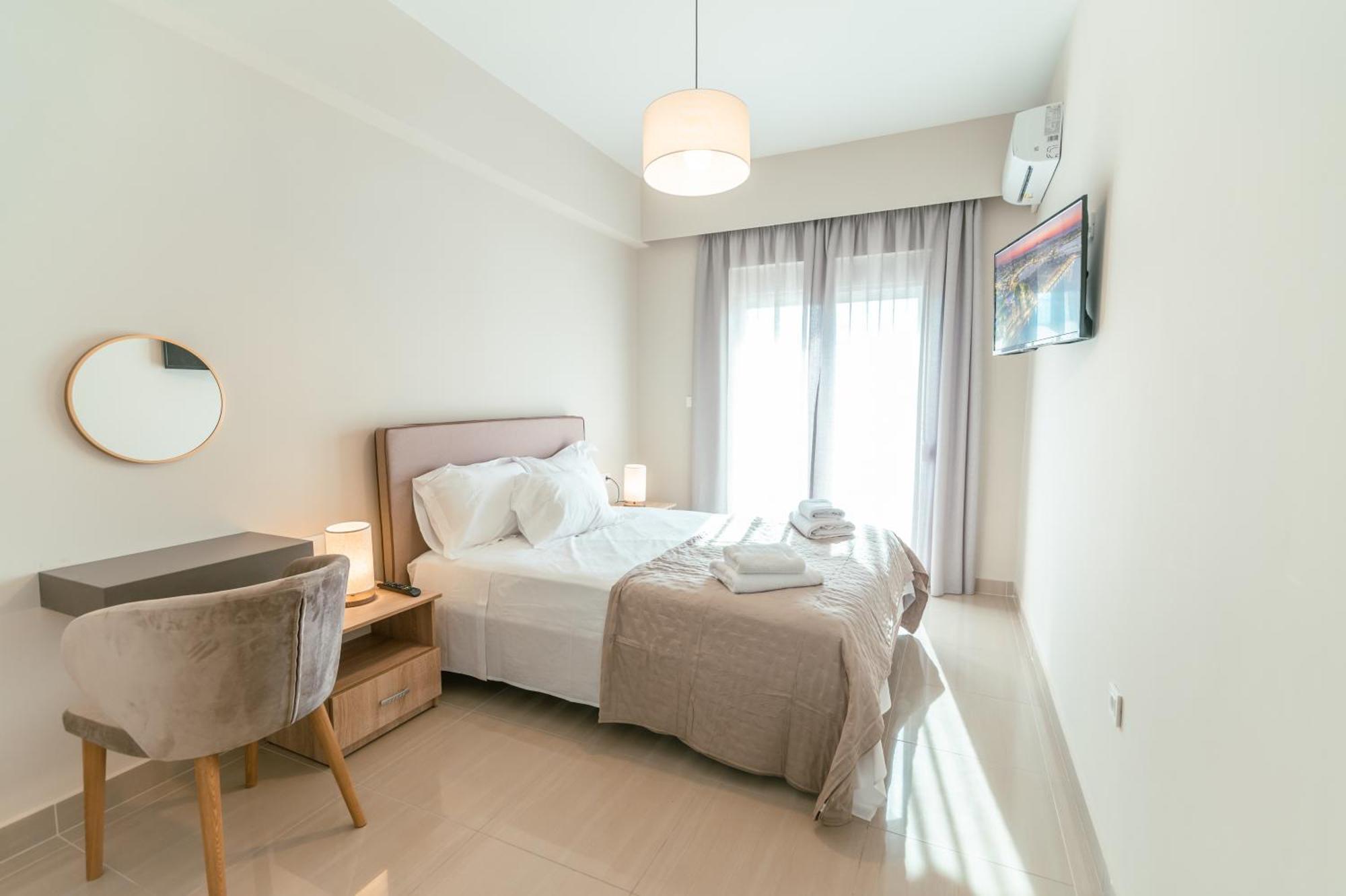 Brand New Elegant Suite Platanion ภายนอก รูปภาพ